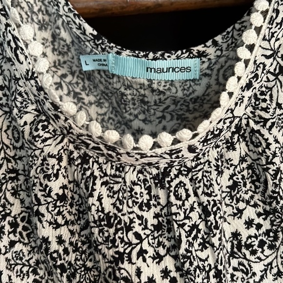 MAURICES Black/Ivory Floral Cold Shoulder Top, w/ Ivory Crochet Trim, Large, GUC - Picture 3 of 6